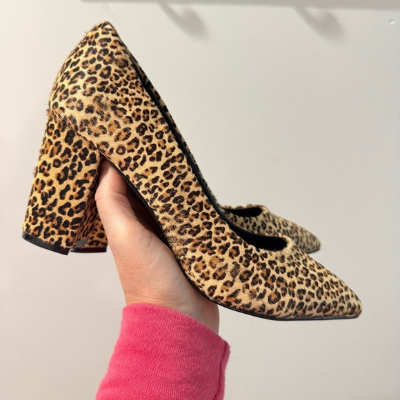NWT Express Leopard Print Calf Hair Pointed Toe Block Heel Pump Size 8 - Picture 2 of 10